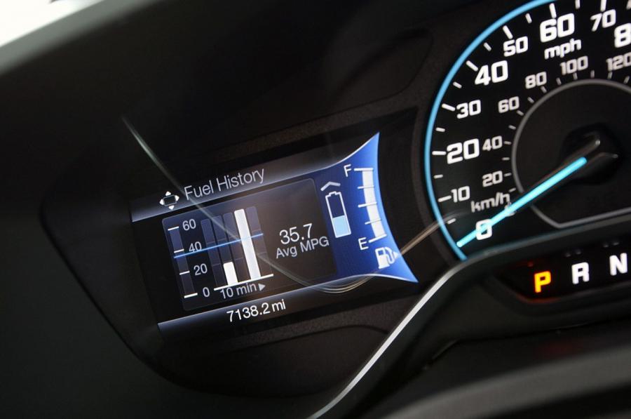  Ford C-Max Hybrid 2013 года  (фото 11 из 35)